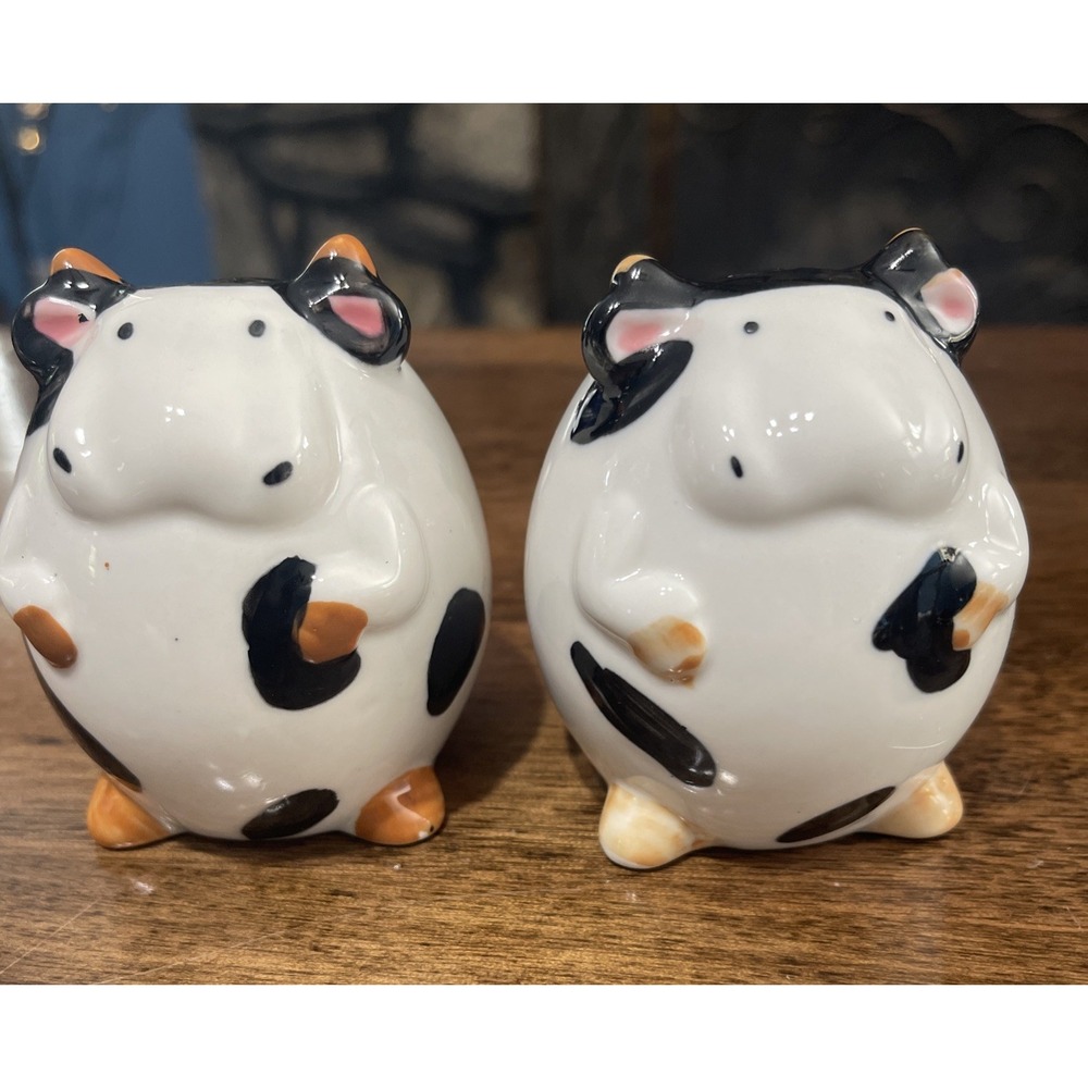 Cute Vintage‎ 3" Cow Salt and Pepper Shakers Plastic Plugs